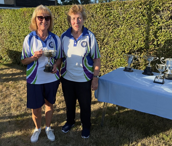 Ladies Novices winner Susan Palmer receives the trophy from Anne Begley. Joyce Hayes was runner up.