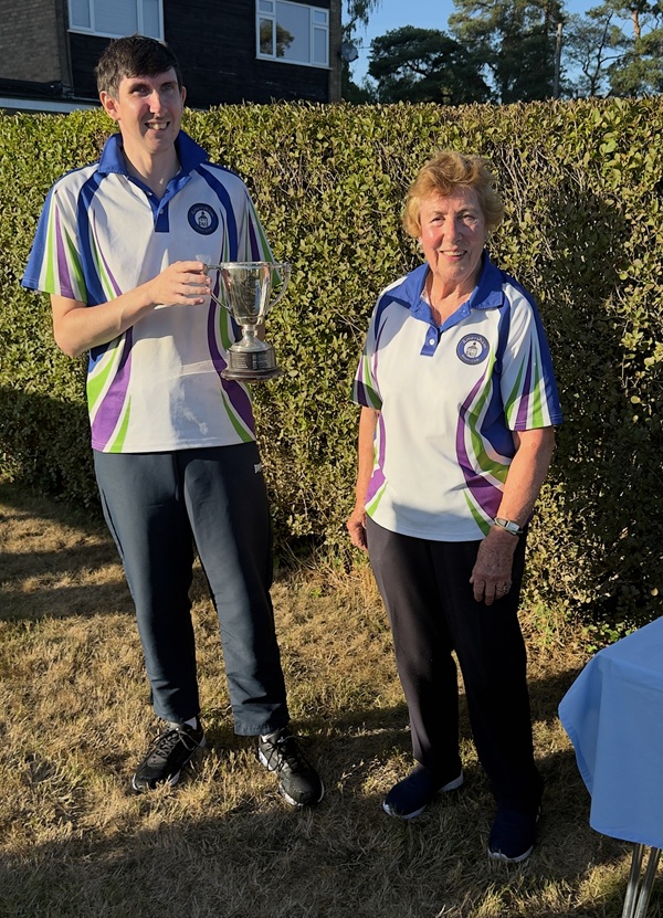 Club President Anne Begley presents the award to this years champion, Paul Reynolds. David Fryman was runner up.